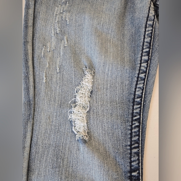 NWT Rue21 Cropped Distressed Jeans - Picture 3 of 13